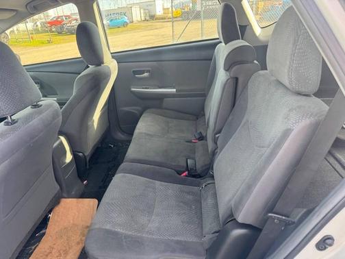 2014 Toyota Prius v Five