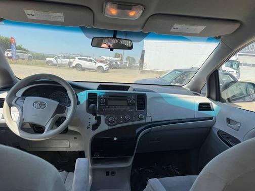 Silver Sky Metallic 2013 Toyota Sienna SE
