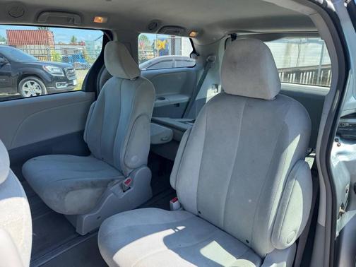 Silver Sky Metallic 2013 Toyota Sienna SE