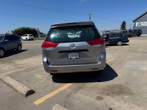 Silver Sky Metallic 2013 Toyota Sienna SE