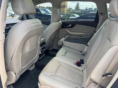 Tofana White Crystal Effect 2017 Audi Q7 3.0T Prestige