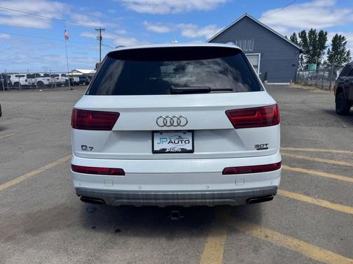 Tofana White Crystal Effect 2017 Audi Q7 3.0T Prestige