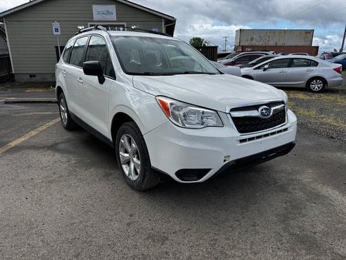 Crystal White Pearl 2016 Subaru Forester 2.5i