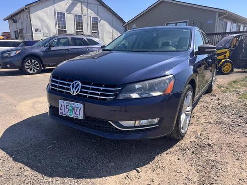 2013 Volkswagen Passat 2.0 TDI SE w/ Sunroof