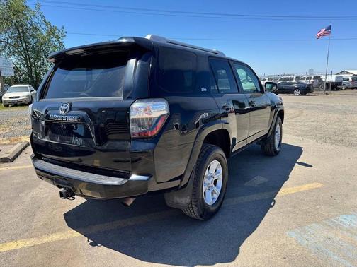 Midnight Black Metallic 2016 Toyota 4Runner SR5