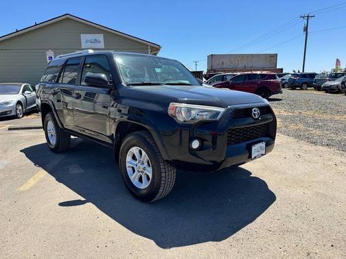 Midnight Black Metallic 2016 Toyota 4Runner SR5