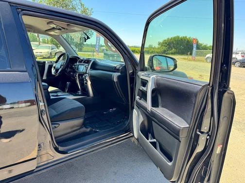 Midnight Black Metallic 2016 Toyota 4Runner SR5