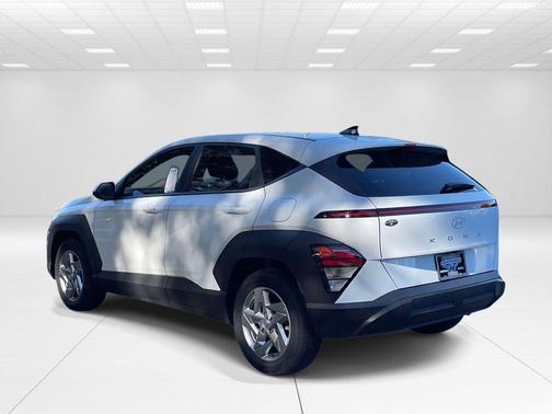 White 2025 Hyundai KONA SE