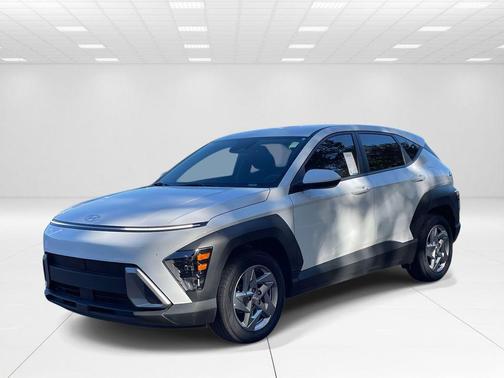 White 2025 Hyundai KONA SE