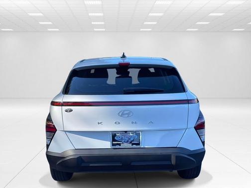 White 2025 Hyundai KONA SE