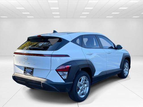 White 2025 Hyundai KONA SE