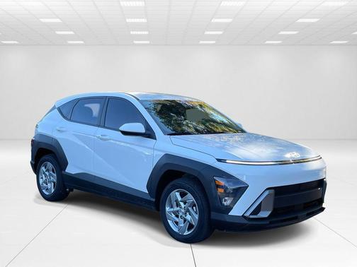 White 2025 Hyundai KONA SE