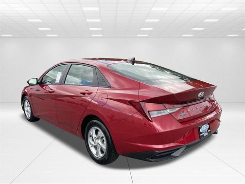 2022 Hyundai ELANTRA SE