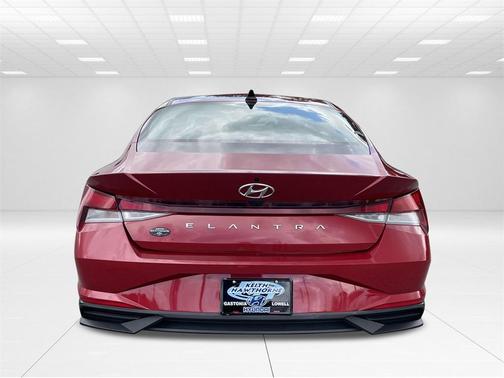 2022 Hyundai ELANTRA SE