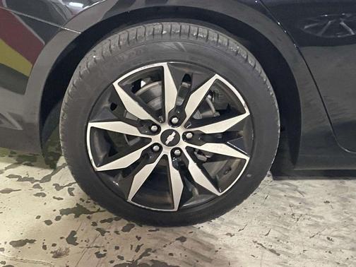 Black Metallic 2018 Chevrolet Malibu LT