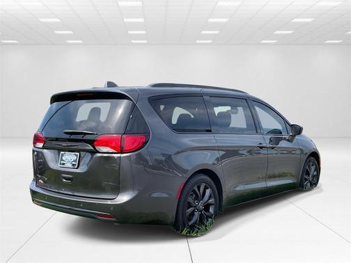 2018 Chrysler Pacifica Touring Plus