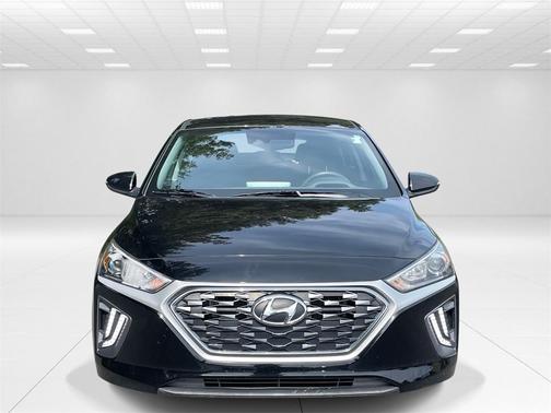 2022 Hyundai IONIQ Hybrid SE