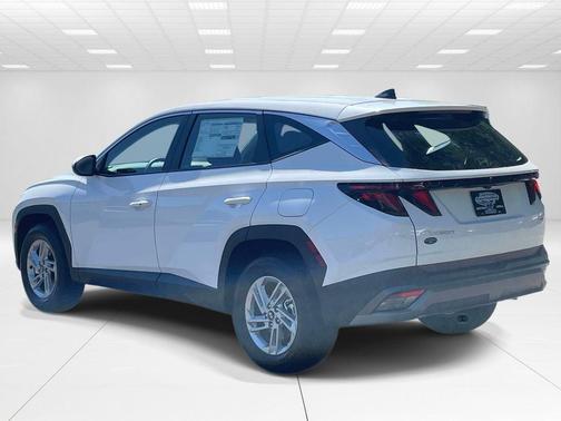 White Pearl 2026 Hyundai TUCSON SE