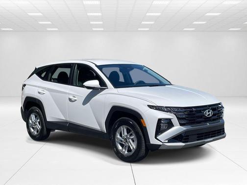 White Pearl 2026 Hyundai TUCSON SE