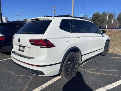 2022 Volkswagen Tiguan 2.0T SE R-Line Black