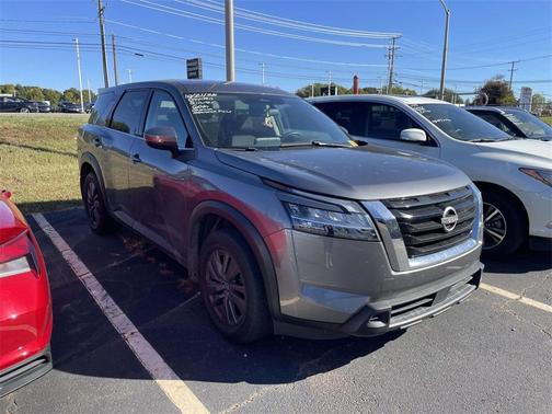 2022 Nissan Pathfinder S