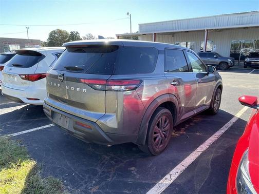 2022 Nissan Pathfinder S