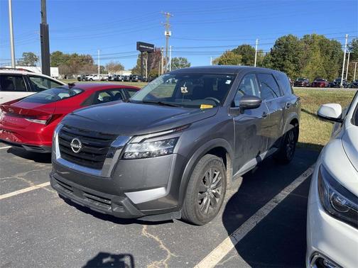 2022 Nissan Pathfinder S