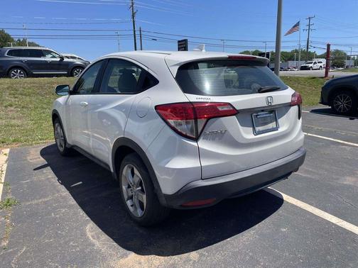 White 2022 Honda HR-V LX