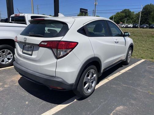 White 2022 Honda HR-V LX