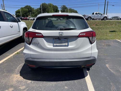 White 2022 Honda HR-V LX