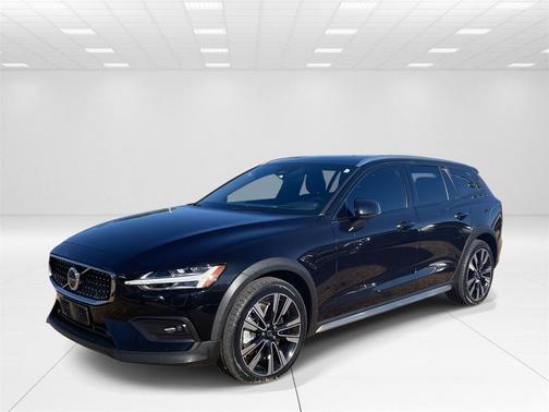2023 Volvo V60 Cross Country B5 Ultimate