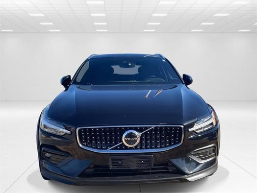 2023 Volvo V60 Cross Country B5 Ultimate