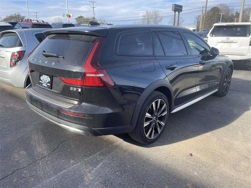 2023 Volvo V60 Cross Country B5 Ultimate