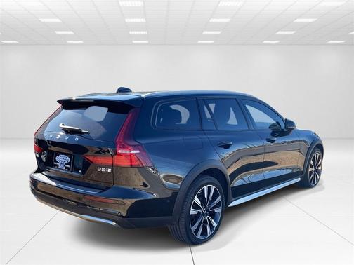 2023 Volvo V60 Cross Country B5 Ultimate