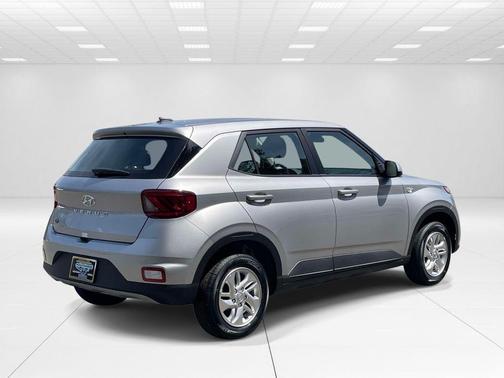 Shimmering Silver 2026 Hyundai VENUE SE