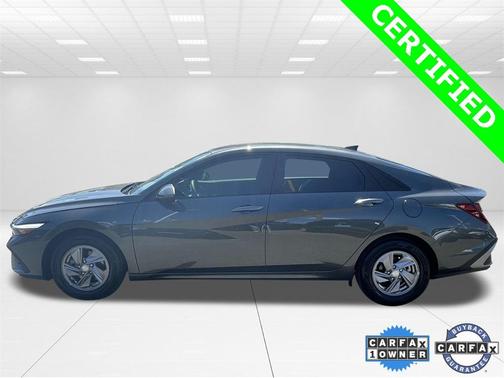 2024 Hyundai ELANTRA SE