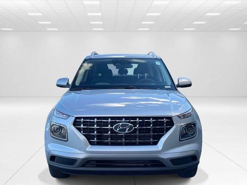 Shimmering Silver 2026 Hyundai VENUE SEL
