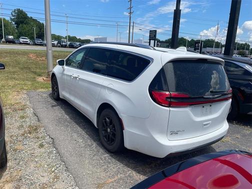 2021 Chrysler Pacifica Touring-L