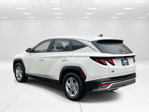 White Pearl 2026 Hyundai TUCSON SE