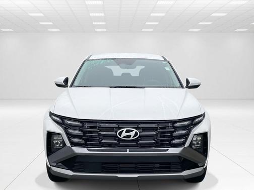 White Pearl 2026 Hyundai TUCSON SE