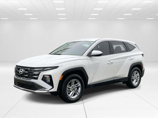 White Pearl 2026 Hyundai TUCSON SE