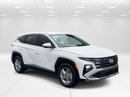 White Pearl 2026 Hyundai TUCSON SE