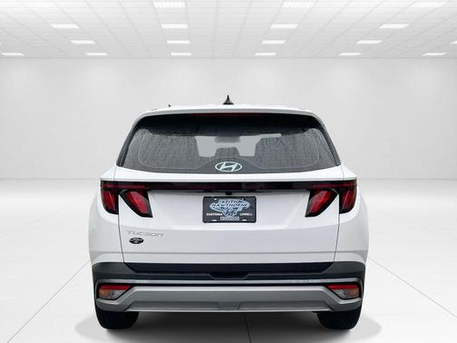 White Pearl 2026 Hyundai TUCSON SE