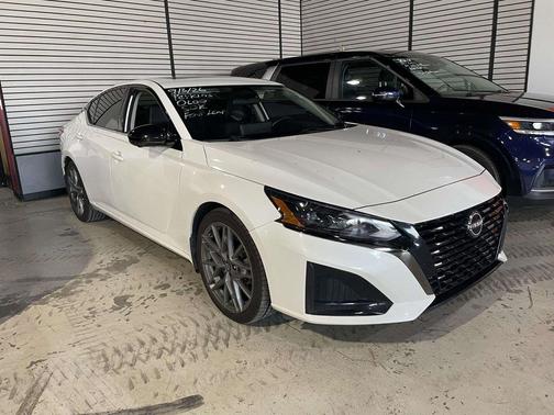 Pearl White 2023 Nissan Altima 2.0 SR