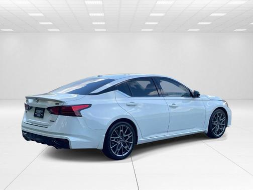Pearl White 2023 Nissan Altima 2.0 SR