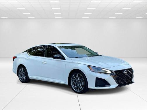 Pearl White 2023 Nissan Altima 2.0 SR