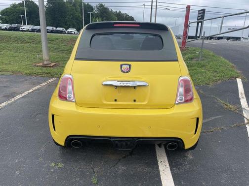 Giallo Midas 2017 FIAT 500C Abarth