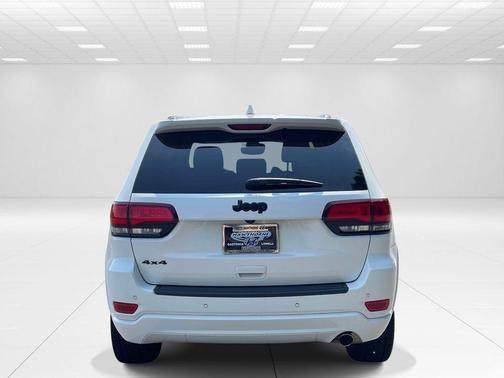 Bright White Clearcoat 2021 Jeep Grand Cherokee Laredo X