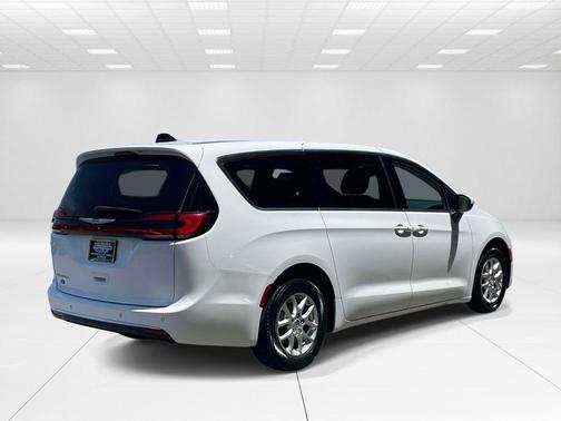 Bright White Clearcoat 2023 Chrysler Pacifica Touring-L