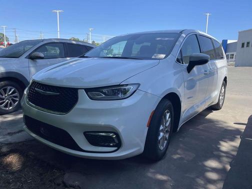 Bright White Clearcoat 2023 Chrysler Pacifica Touring-L
